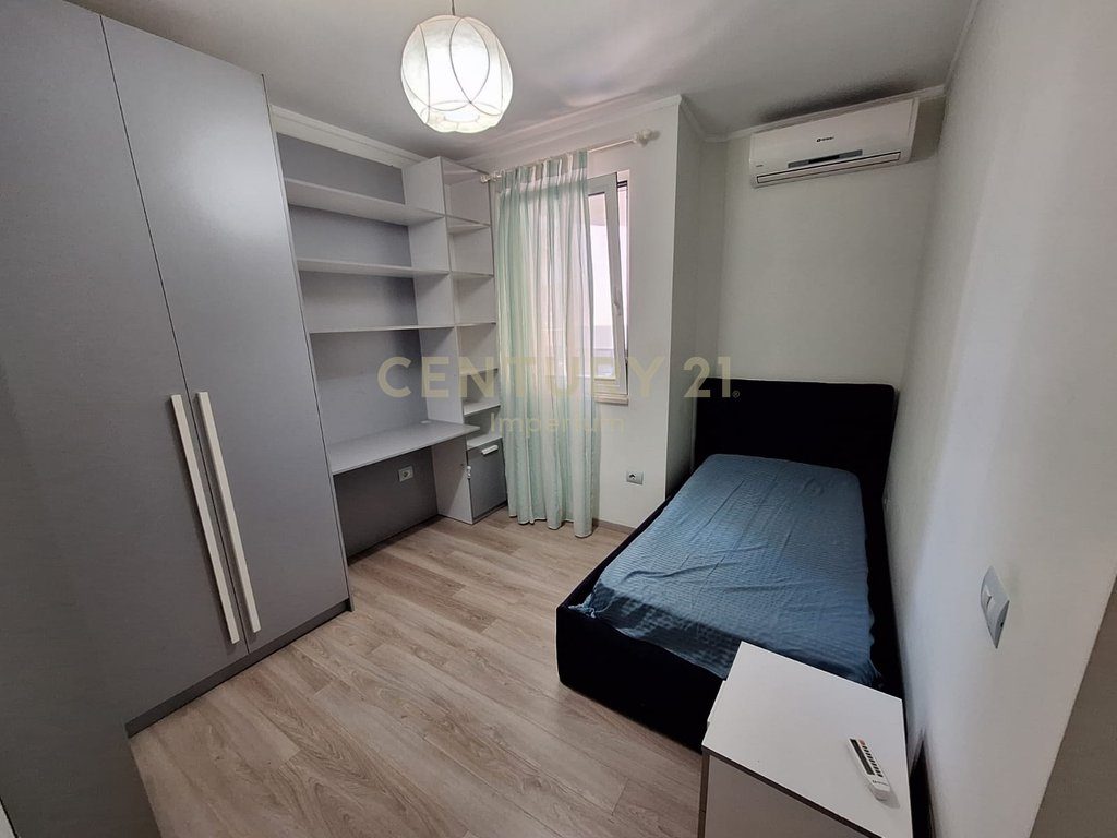 Apartament 3+1+2 + post parkimi me qera ne Bllok!