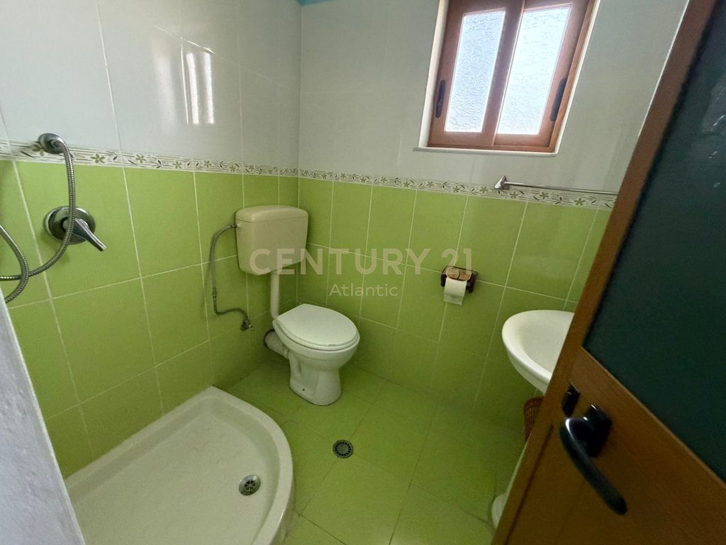 SHITET HOTEL  SHUME PRANE DETIT NE PLAZH, DURRES!