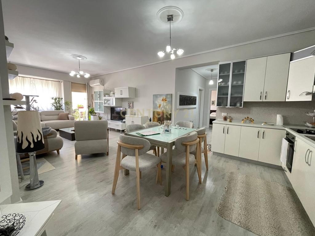 SUPER APARTAMENT 2+1+2 VIJA E PARE NE LUNGOMARE