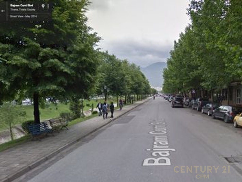 SHITET BIZNES, BULEVARDI BARJAM CURRI