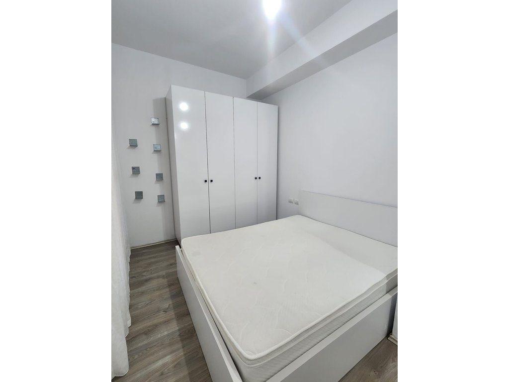 Shitet studio te Kompleksi Mangalem