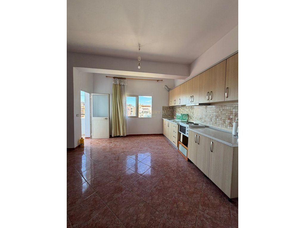 APARTAMENT 2+1 NË SHITJE – RRUGA E CIPAJVE