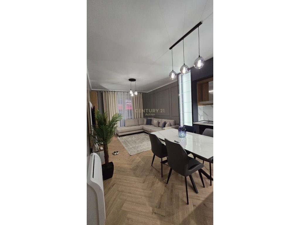 Jepet me Qira Apartament modern  2+1 pranë Qendrës Tregtare QTU, Tiranë