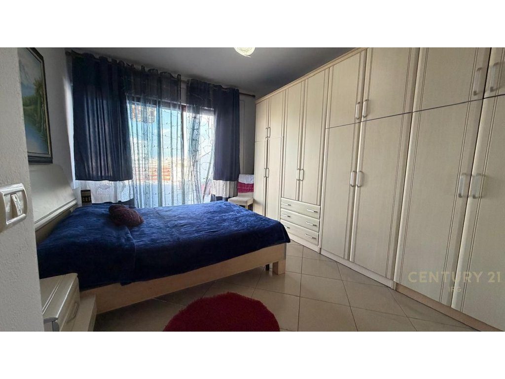 APARTAMENT 2+1 PRANE GJIMNAZIT PARTIZANI!