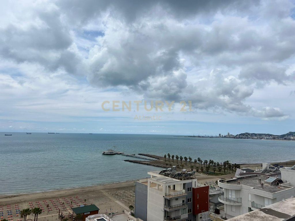 Jepet Apartament me Qira ne Plazh Iliria !