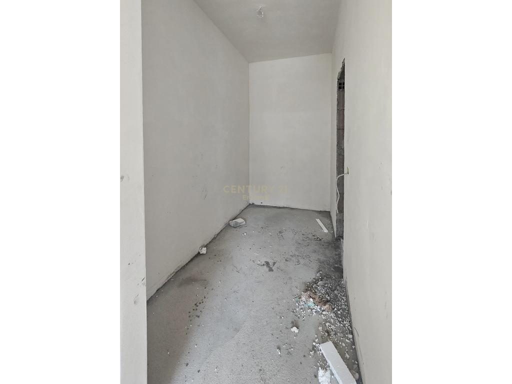 Shitet Apartament 2+1+2 tek River Side