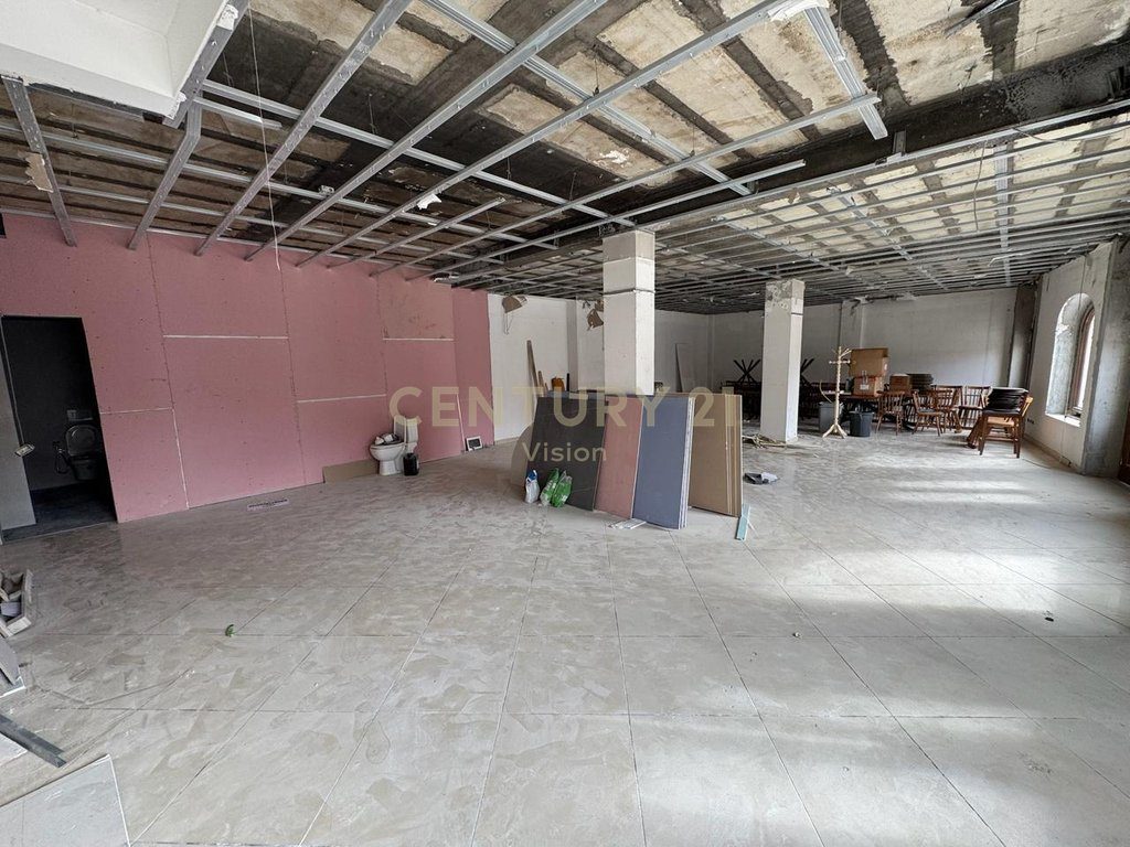 Ambient Biznesi Me Qira në Gjuhadol, Pedonale, Shkodër - | 120 m²