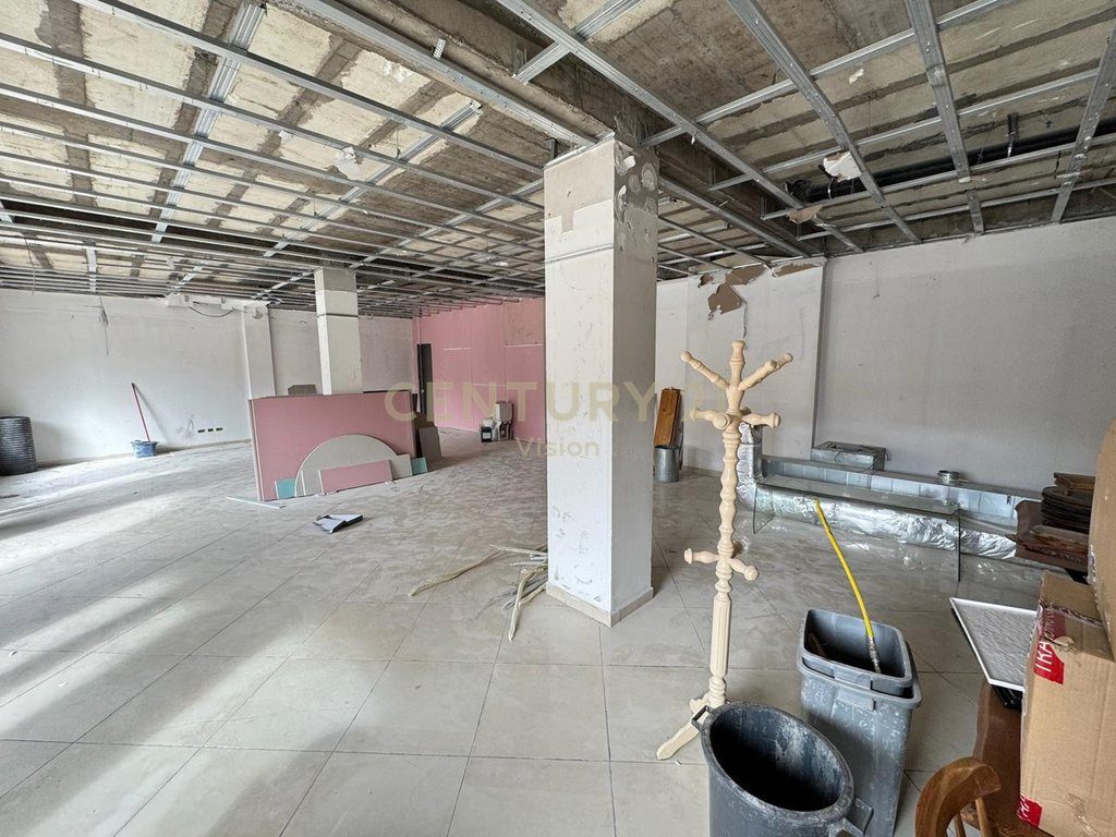 Ambient Biznesi Me Qira në Gjuhadol, Pedonale, Shkodër - | 120 m²