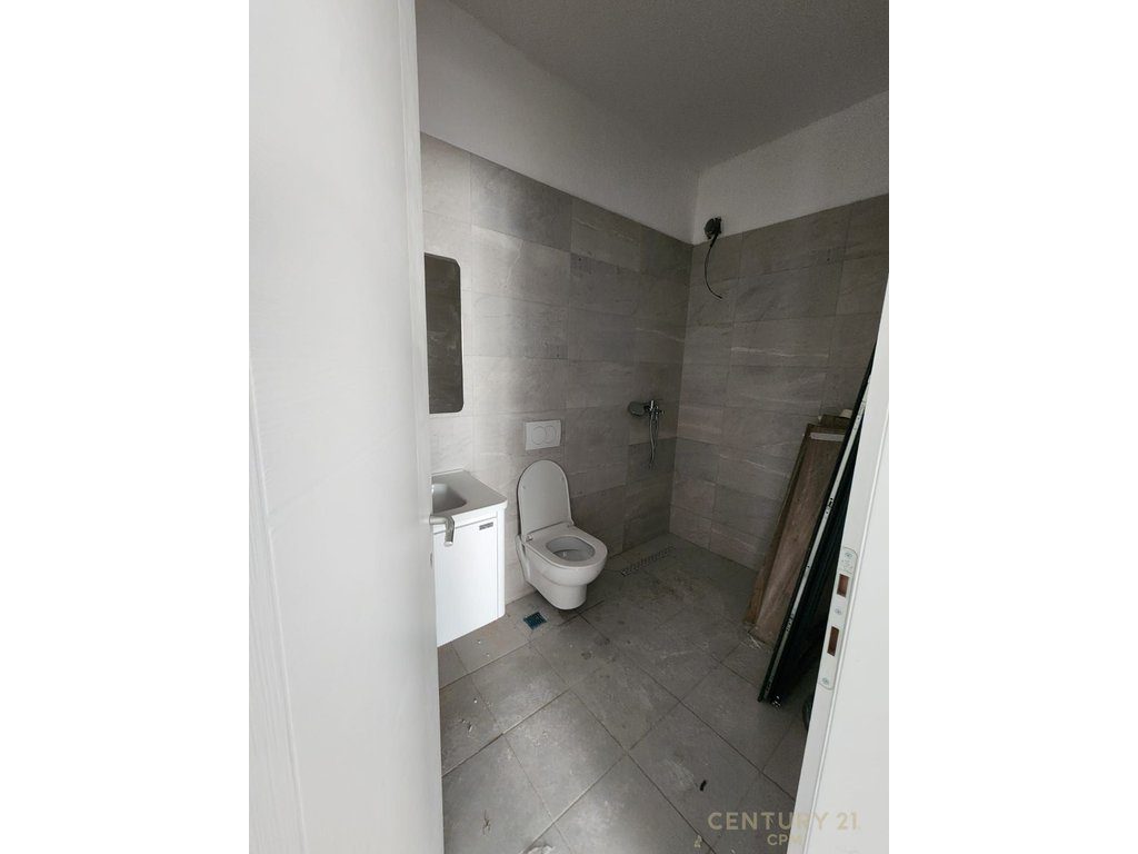 Apartament 2+1+2 për shitje tek Radisoni Liqeni i Thatë, Tiranë - 275,000€ | 128 m²
