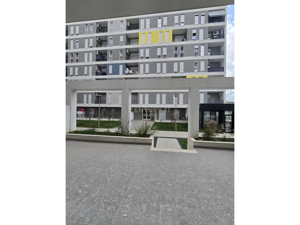 Shitet Apartament qe konvertohet ne Njësi Komerciale 2+1 + Verandë + 2 Poste Parkimi tek Univers City Residence - Centur...