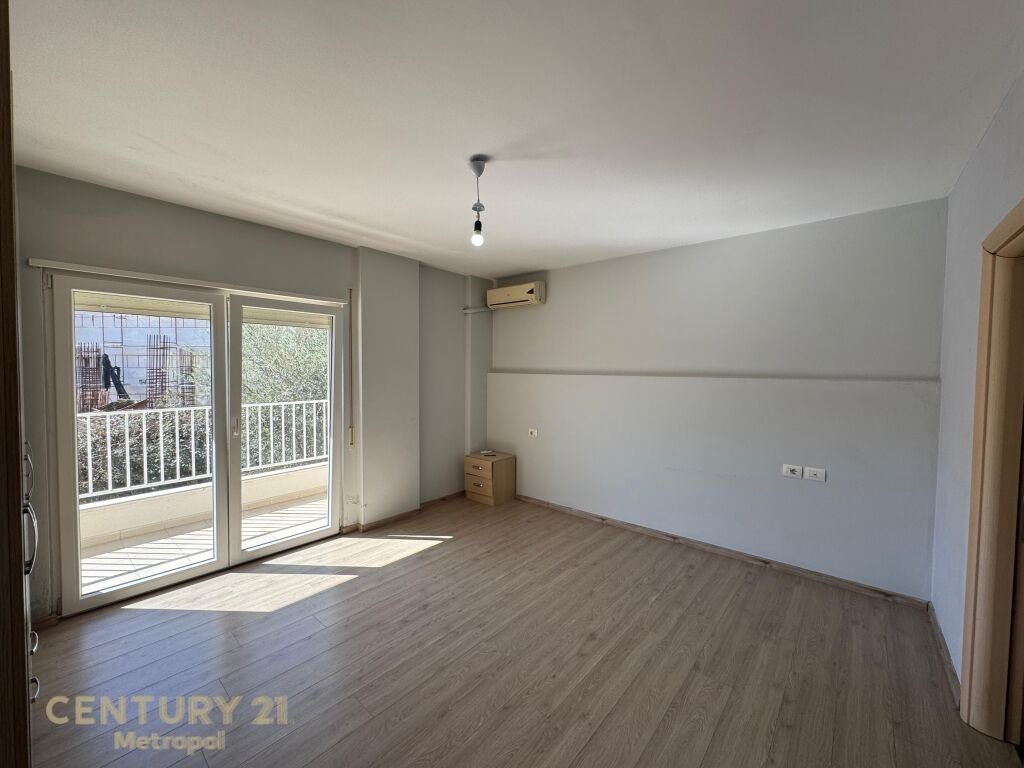 APARTAMENT 2+1+2 PER SHITJE TE KOPSHTI BOTANIK !