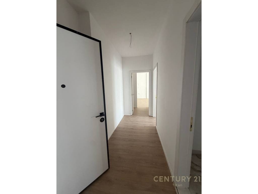 Apartament 2+1+ballkon ne shitje tek White Crown Residence ne Kamez