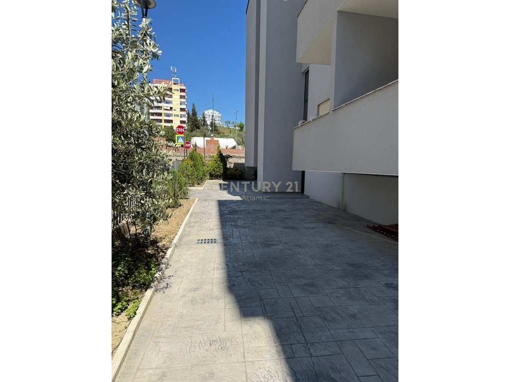 Hotel me 17 Apartamente në Shitje – Investim Ideal në Shkëmbi i Kavajës