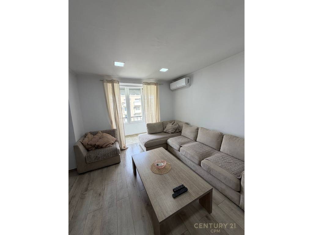 Apartament 2+1 me qira në qendër