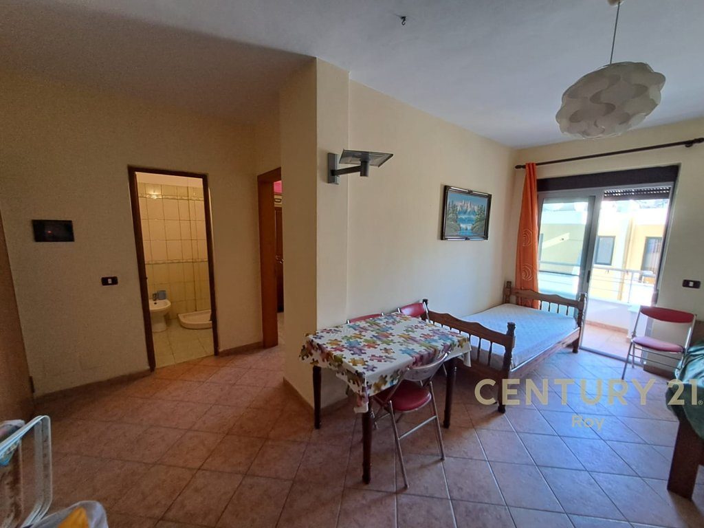 SHITET APARTAMENT NE SHKEMBIN E KAVAJES 50M LARG NGA DETI !!