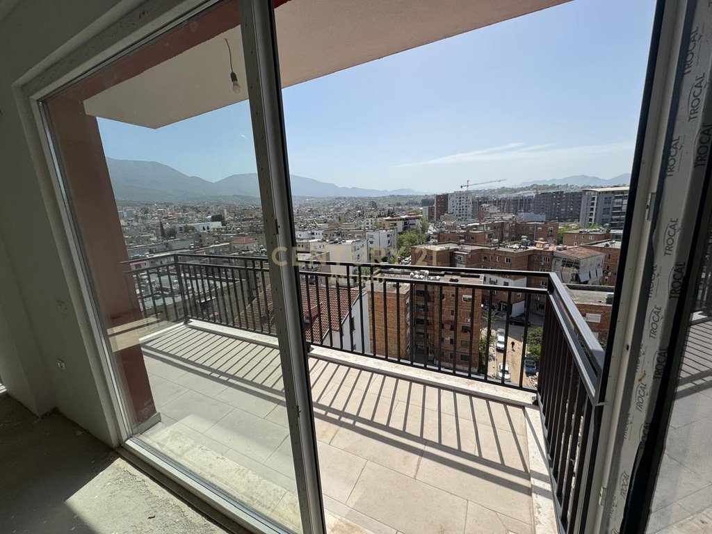 🏙️ APARTAMENT NE SHITJE ME PAMJE FANTASTIKE TE TIRANES 2+1+2 TUALETE+ 2 BALLKONE NE KOMPLEKSIN MIRABELLA NE LAGJEN 'VARR...