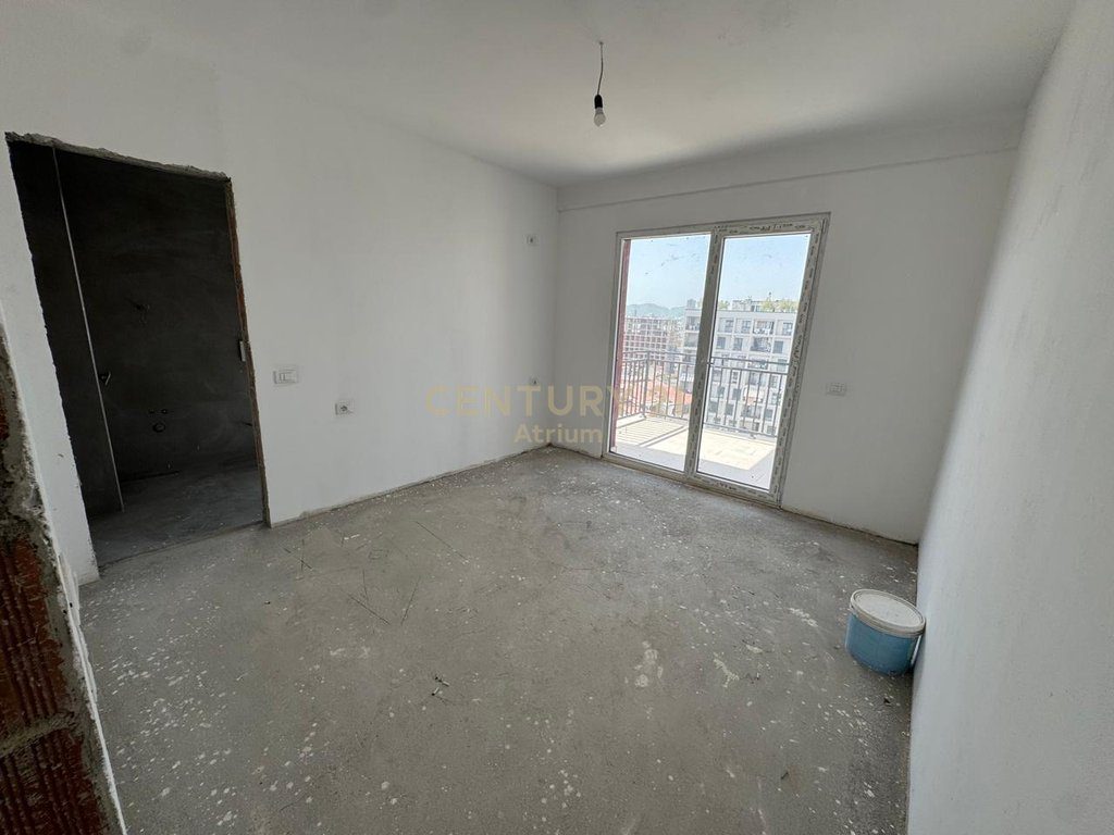 🏙️ APARTAMENT NE SHITJE ME PAMJE FANTASTIKE TE TIRANES 2+1+2 TUALETE+ 2 BALLKONE NE KOMPLEKSIN MIRABELLA NE LAGJEN 'VARR...