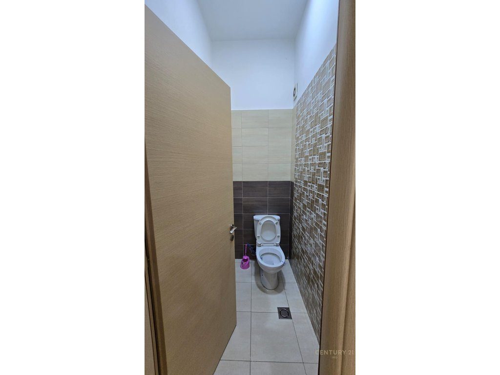 SHITET AMBIENT KOMERCIAL ( OKAZION ), VENDOSUR PRANE QYTETIT STUDENTI, TIRANE!!!