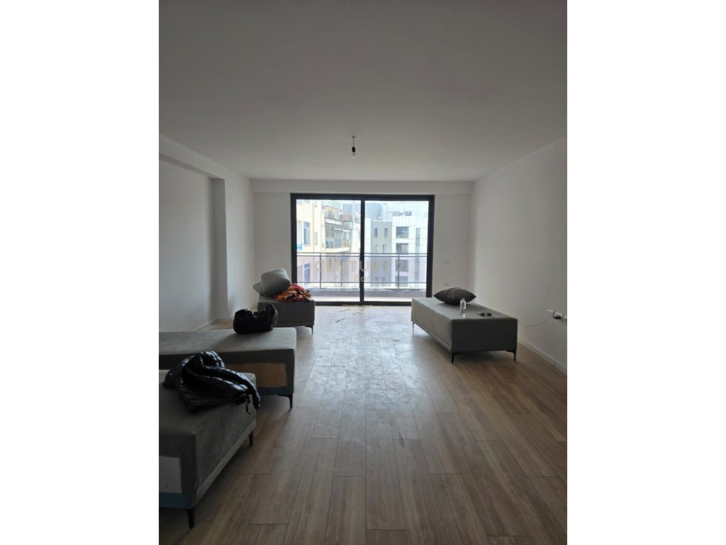 APARTAMENT PREMIUM 1+1+VERANDE NË SHITJE – SARANDE !