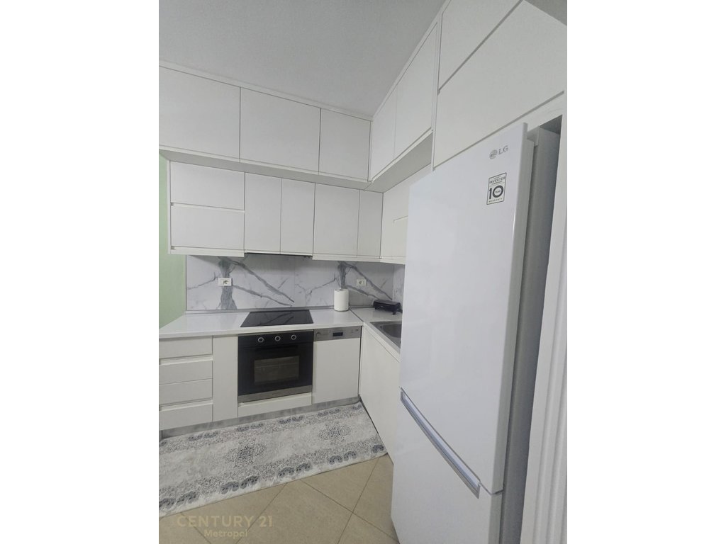 OFROJ PER QIRA APARTAMENT 2+1 PRANE TEFERERIKUT-FRESK!