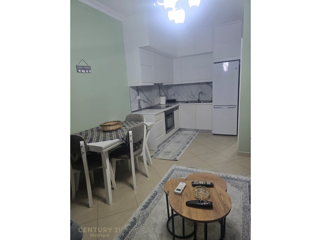 OFROJ PER QIRA APARTAMENT 2+1 PRANE TEFERERIKUT-FRESK!