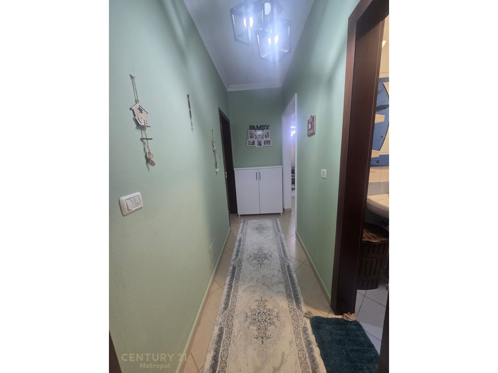 OFROJ PER QIRA APARTAMENT 2+1 PRANE TEFERERIKUT-FRESK!