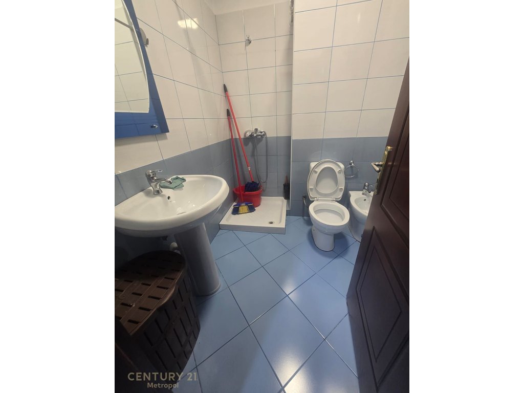 OFROJ PER QIRA APARTAMENT 2+1 PRANE TEFERERIKUT-FRESK!