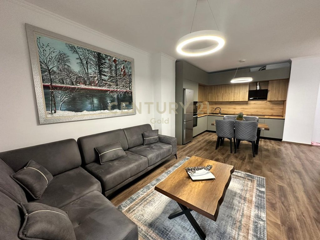 JEPET ME QIRA APARTAMENT MODERN 2+1+2 + POST PARKIMI TEK PAZARI I RI !