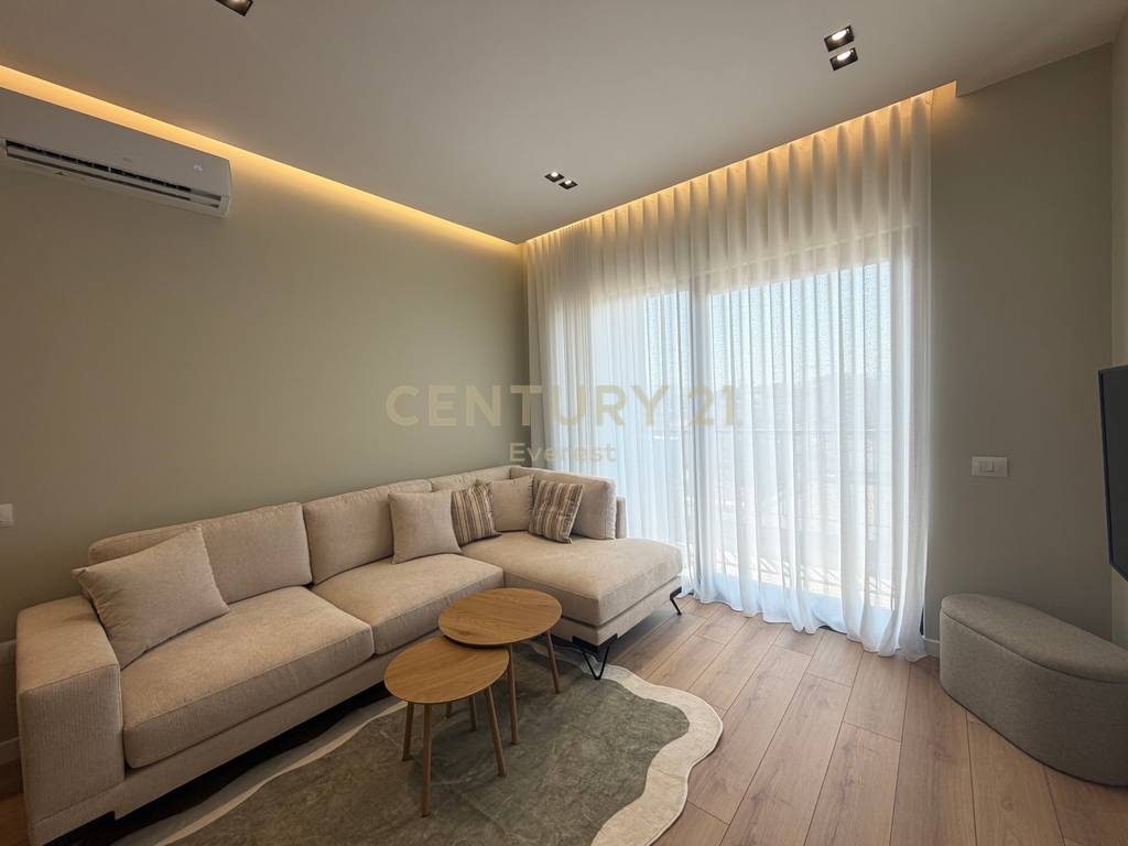RRUGA E BARRIKADAVE, JAPIM APARTAMENT 1+1 PER QIRA!
