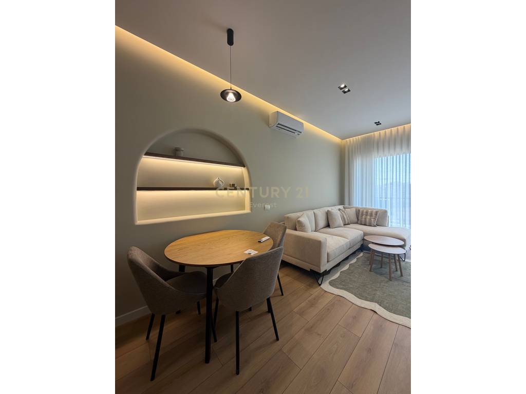 RRUGA E BARRIKADAVE, JAPIM APARTAMENT 1+1 PER QIRA!