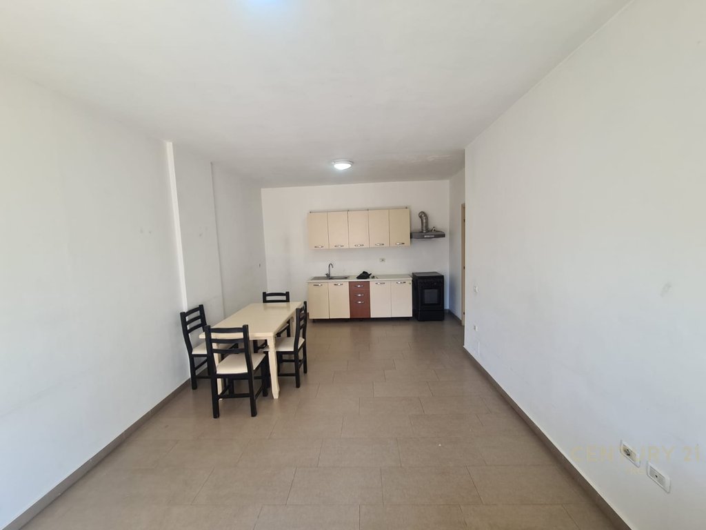 APARTAMENT 2+1+2 TE UNAZA E RE!