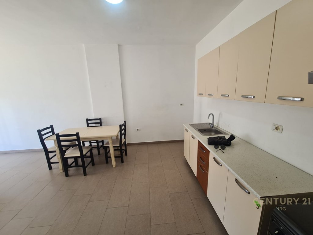 APARTAMENT 2+1+2 TE UNAZA E RE!