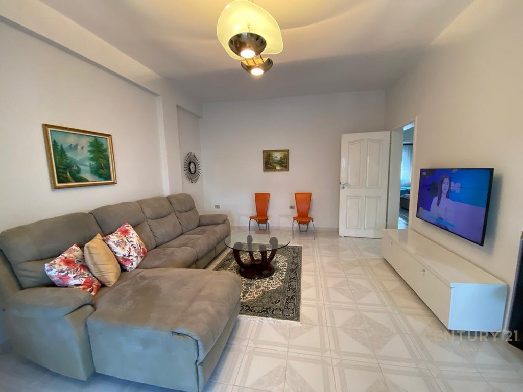 ME QIRA APARTAMENT 2+1 PRANE PROKURORISE SE TIRANES