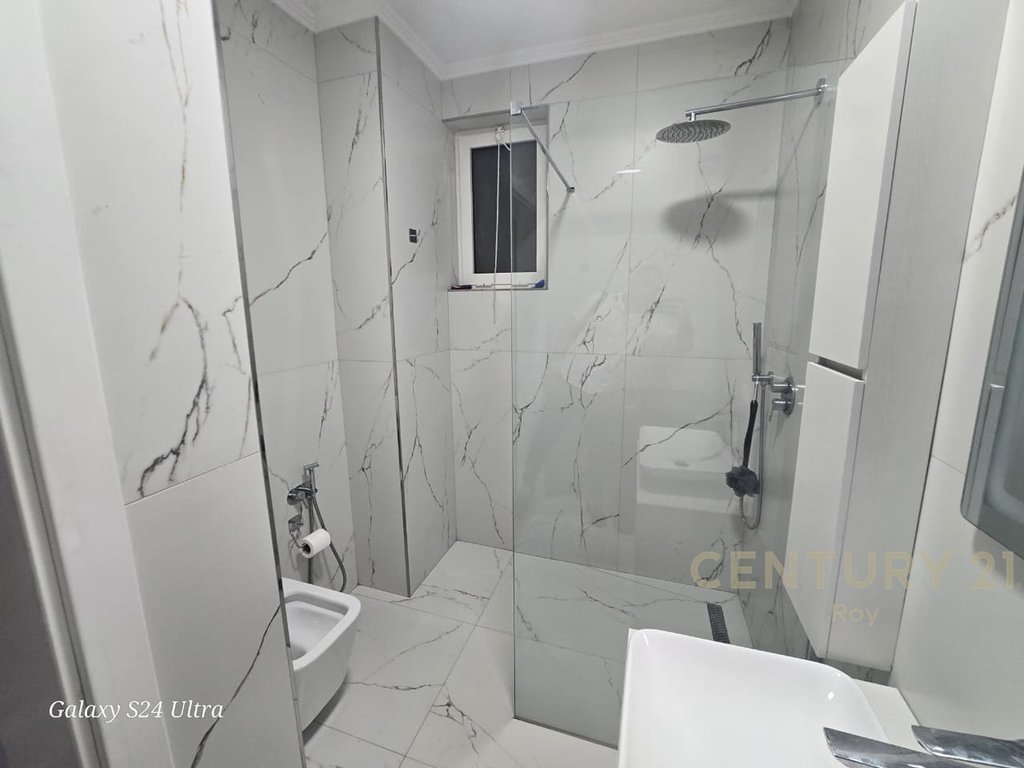 SHITET APARTAMENT 2+1+2 TEK VALA PARK , DURRES!!
