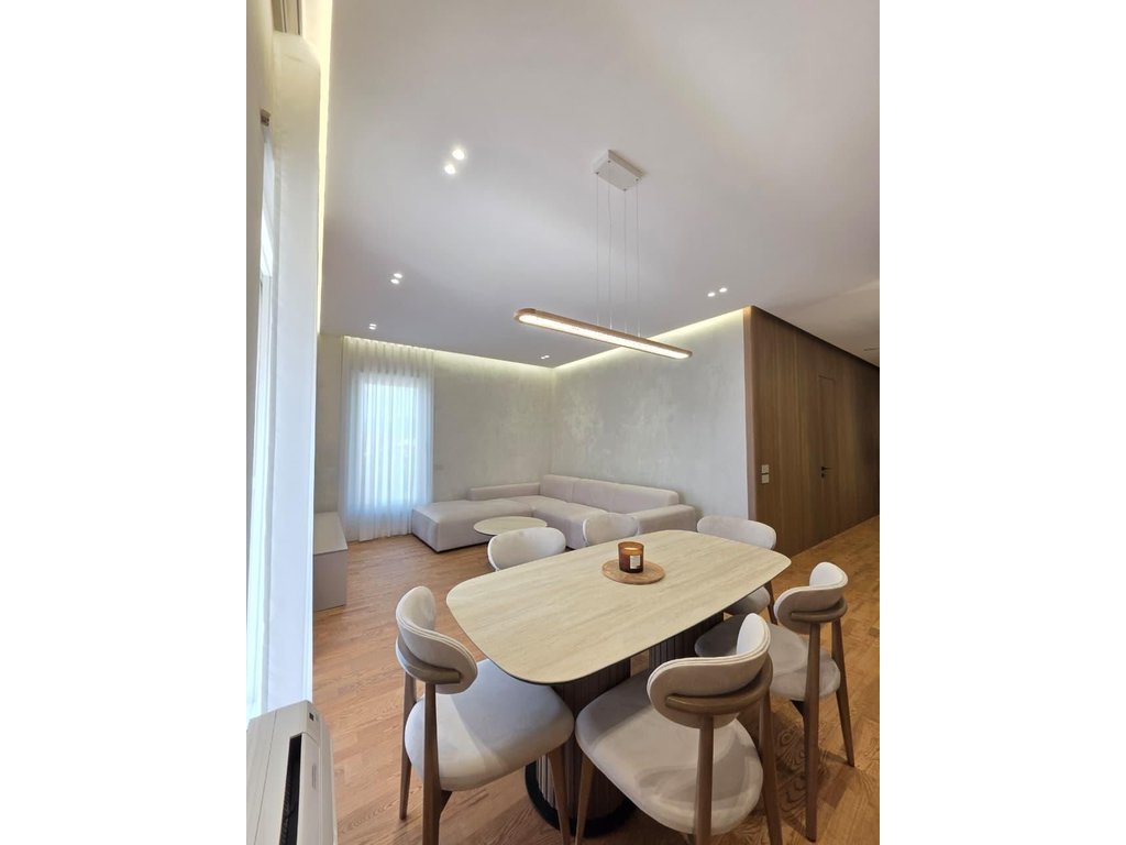 Shitet Apartament ekskluziv 3+1+3 në Residencen Secret Garden !!