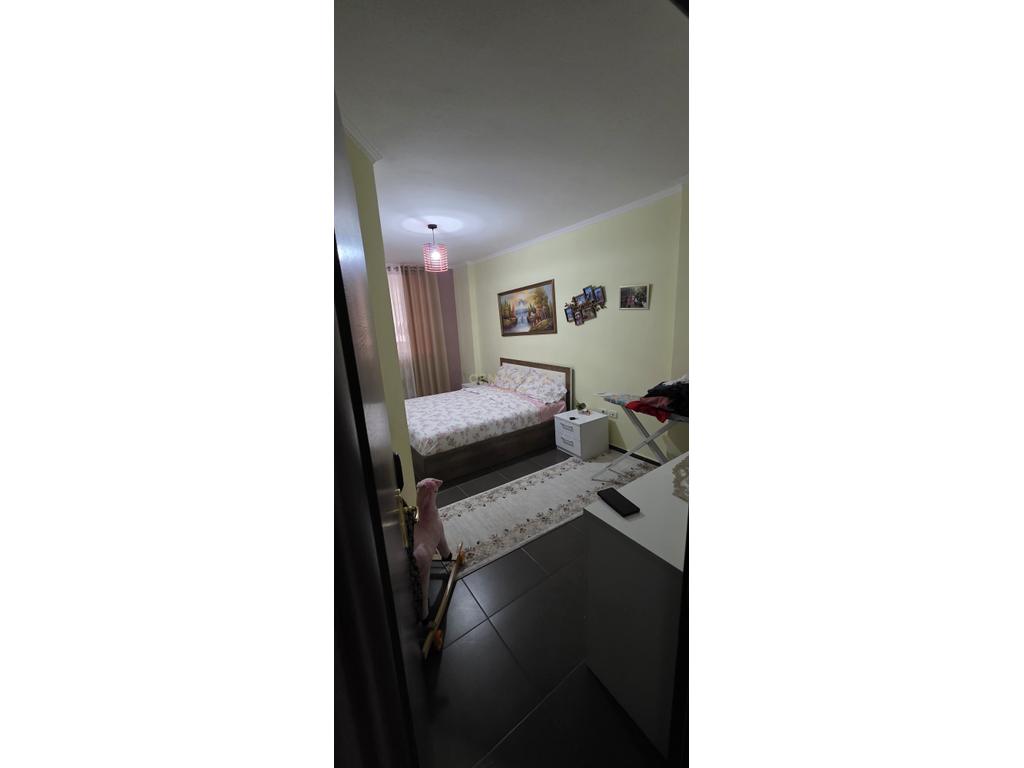 SHITET APARTAMENT 2+1 TEK PALLATET E FRATARIT