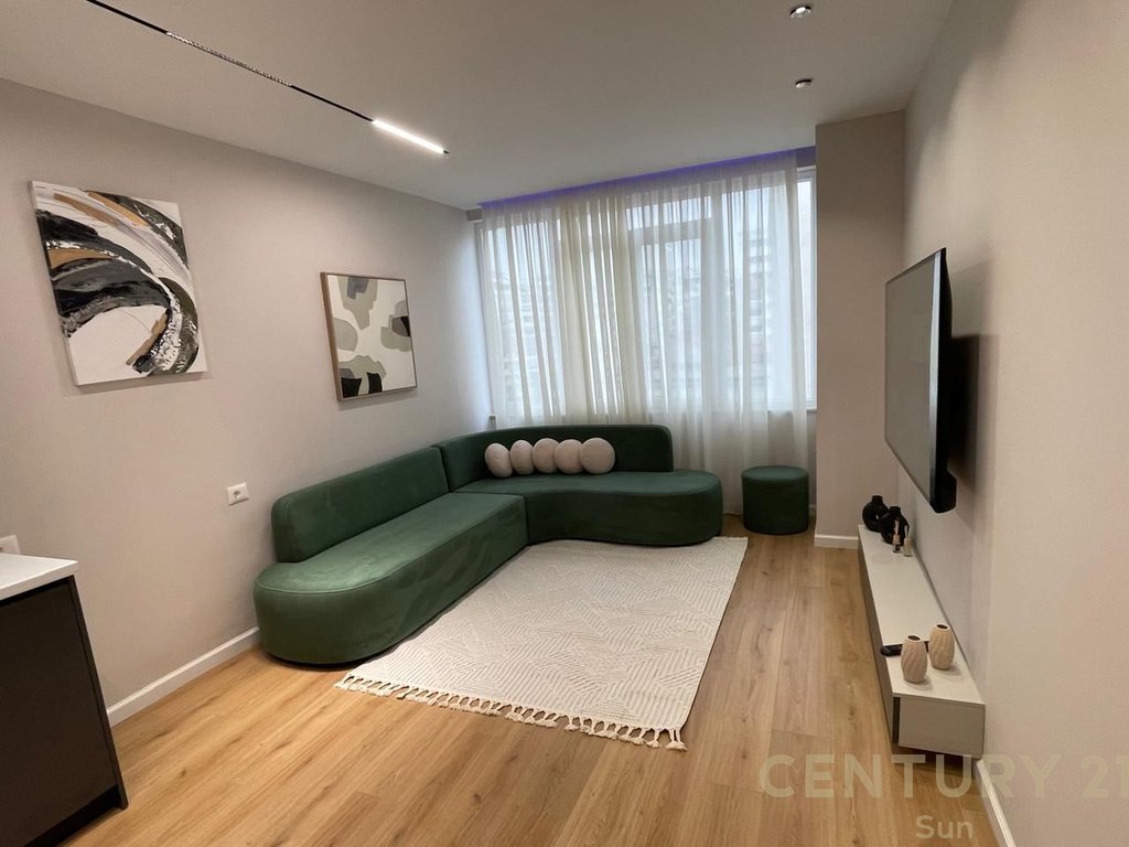 SHITET APARTAMENT 2+1 TEK PALLATET E FRATARIT