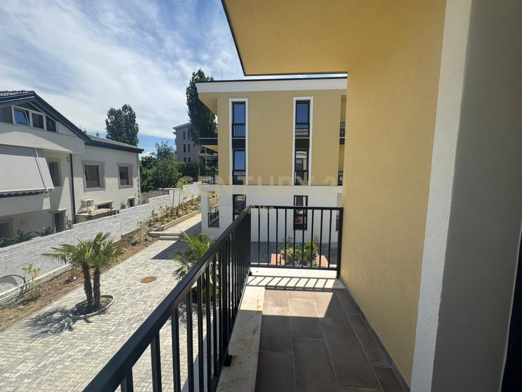 OAZ TIRANA 2 ,APARTAMENT 2+1+POST PARKIMI  PER SHITJE NE SAUK TE VJETER!