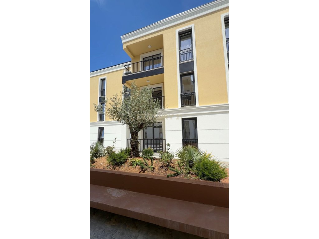 OAZ TIRANA 2 ,APARTAMENT 2+1+POST PARKIMI  PER SHITJE NE SAUK TE VJETER!