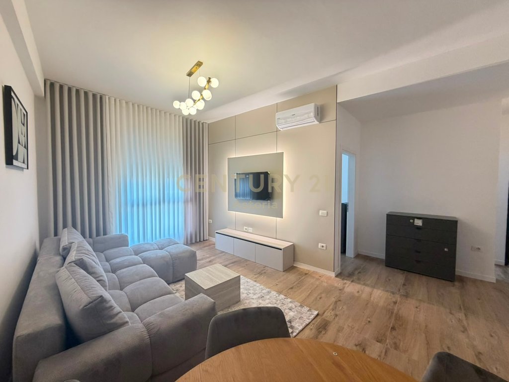 Jepet me qira apartament 1+1, totalisht i mobiluar, i sapo përfunduar dhe i pabanuar më parë.