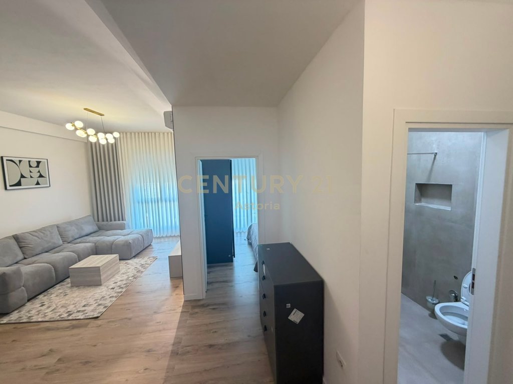 Jepet me qira apartament 1+1, totalisht i mobiluar, i sapo përfunduar dhe i pabanuar më parë.