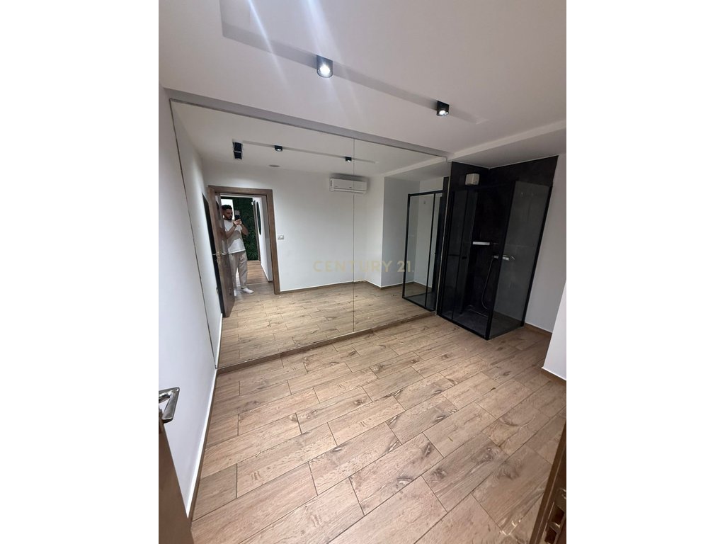 Hapësirë Multifunksionale 4+3 për Shitje në Tirana e Re, 99 m²