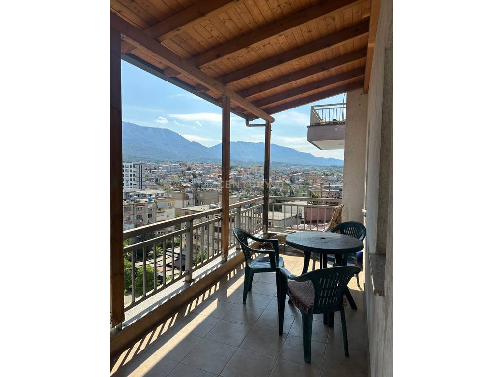 🏡 Shitet Apartament 1+1 me Verandë të Bollshme në Porcelan, Tiranë!