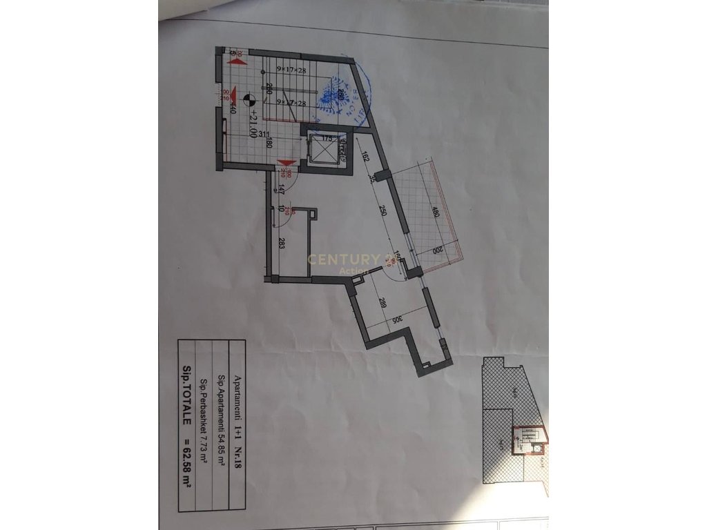 🏡 Shitet Apartament 1+1 me Verandë të Bollshme në Porcelan, Tiranë!