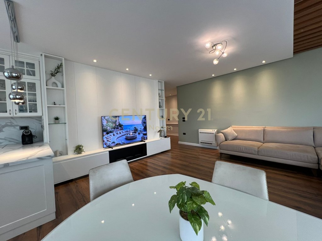 JEPET ME QIRA , PENTHOUSE MODERN 2 +1+2 + Post Parkimi, Te Liqeni Artificial!