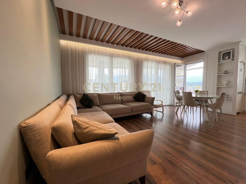 JEPET ME QIRA , PENTHOUSE MODERN 2 +1+2 + Post Parkimi, Te Liqeni Artificial!