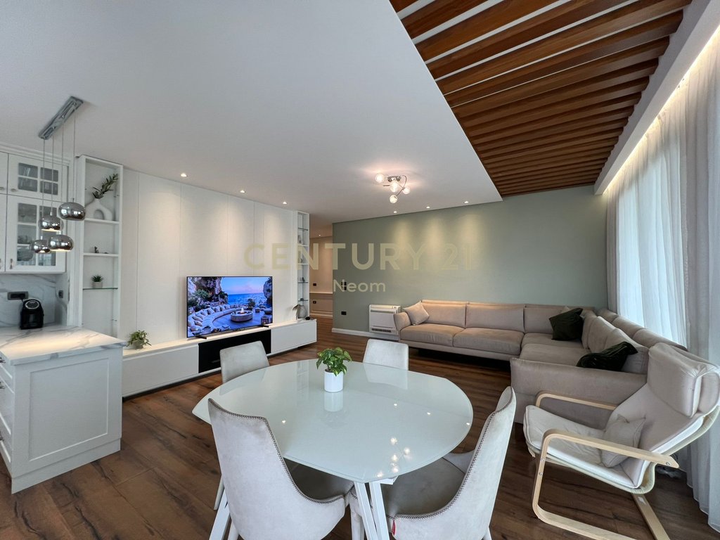 JEPET ME QIRA , PENTHOUSE MODERN 2 +1+2 + Post Parkimi, Te Liqeni Artificial!
