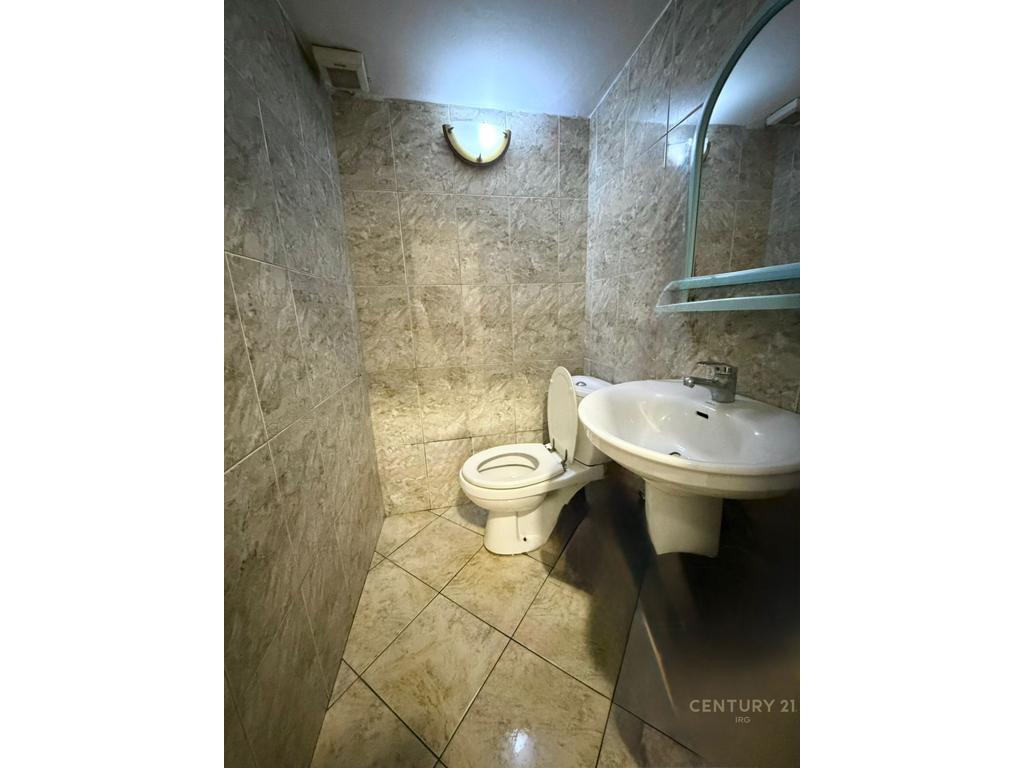 Ambient me qera tek  Rr Muhamet Gjollesha
