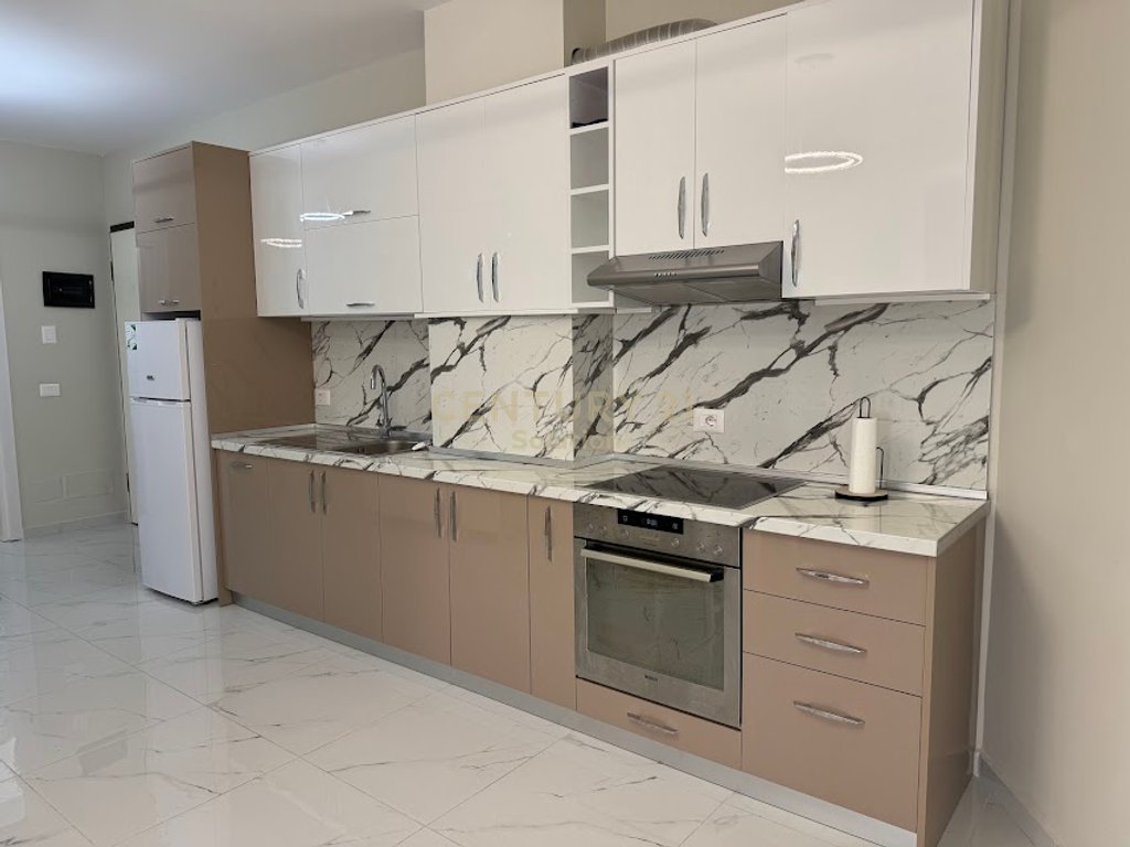 JAPIM ME QIRA APARTAMENT 1+1+ POST PARKIMI PRANE PROKURORISE