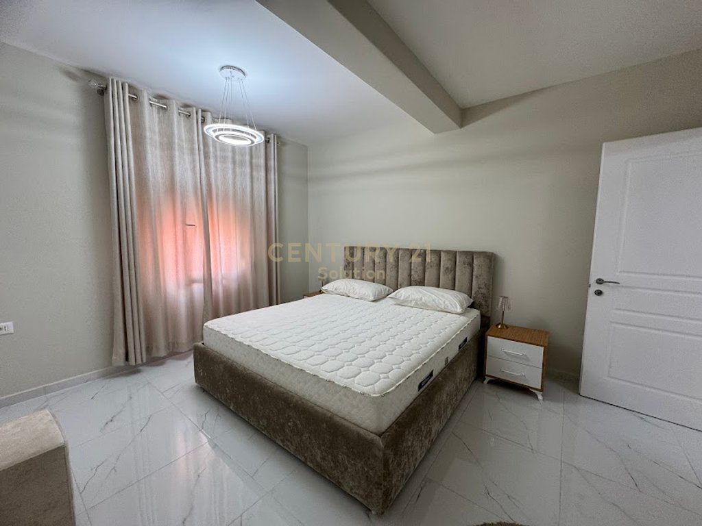 JAPIM ME QIRA APARTAMENT 1+1+ POST PARKIMI PRANE PROKURORISE